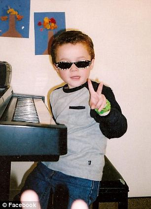 La 11 ani face tratament hormonal de schimbare de sex. Parintii, doua lesbiene, si-au dat acordul