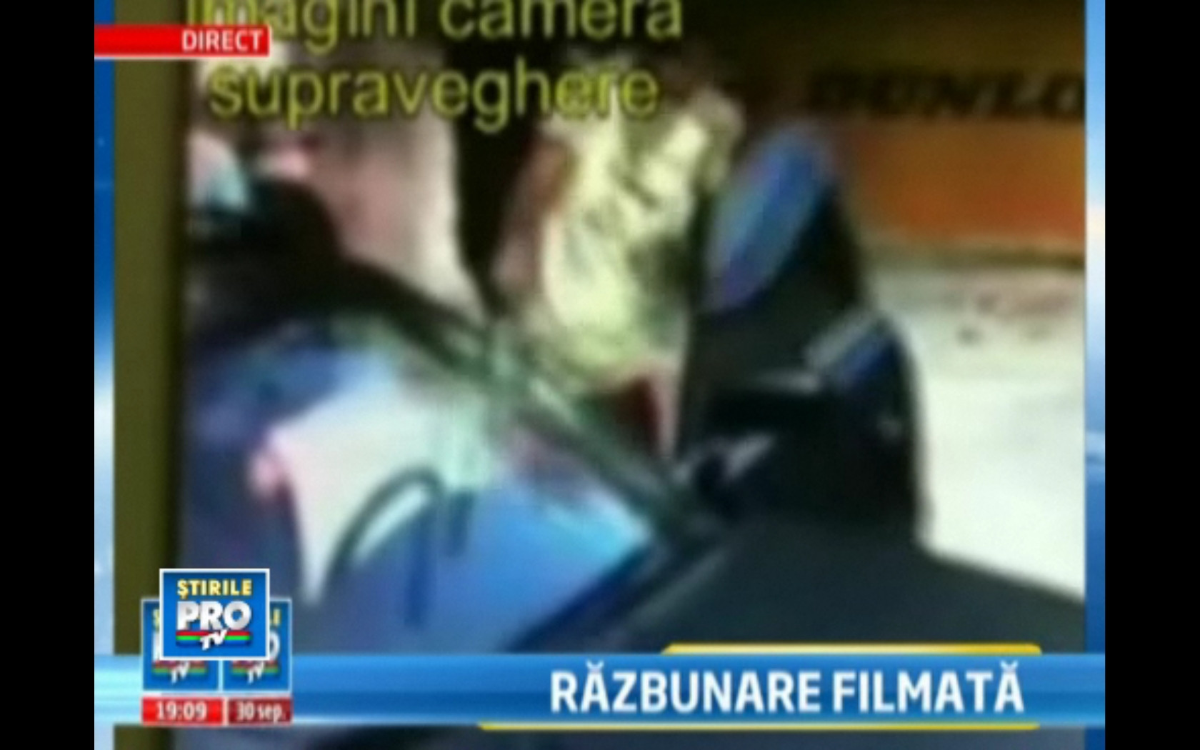 Imagini camera de supraveghere.Au distrus masina unui rival, fara sa stie ca sunt filmati in detaliu