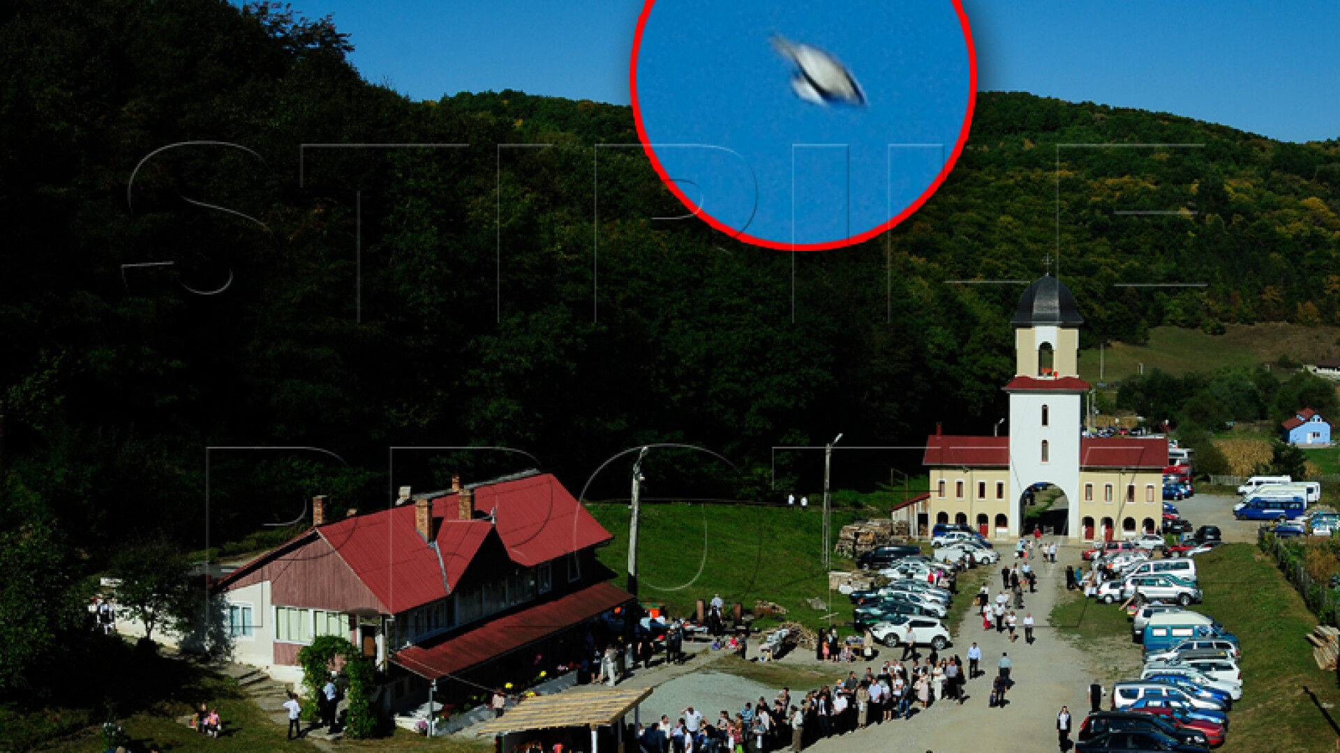 FOTO. OZN surprins deasupra unei manastiri din Cluj