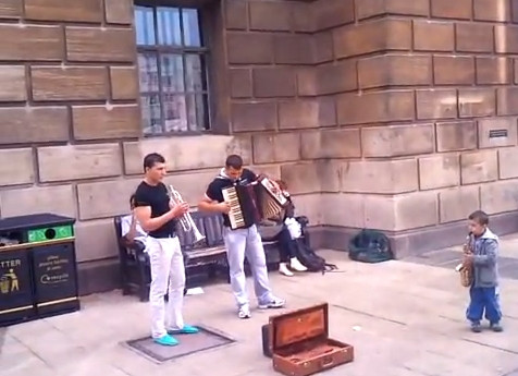 VIDEO. Tiganii din Romania au ajuns la Cambridge si i-au lasat pe englezi cu gura cascata