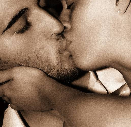 Cuplurile din India care se saruta in public de Ziua Indragostitilor, obligate sa se casatoreasca pe loc