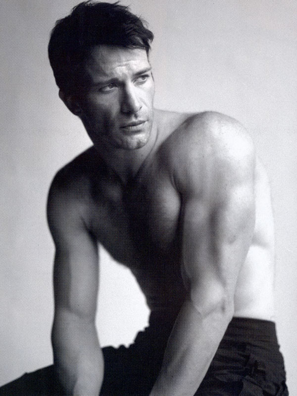 Favoruri sexuale pentru mancare. Lupta unui actor celebru pentru supravietuire