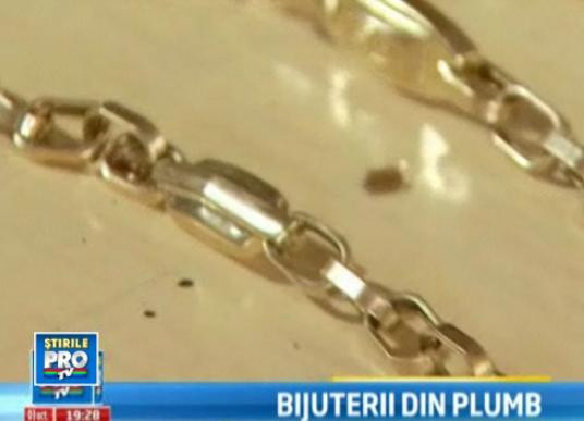 Bijuterii din plumb. "Reteta" unor banateni de a pacali zeci de case de amanet