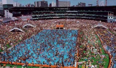 Chinezii au copiat pana si Marea Moarta. Vezi cum arata cea mai aglomerata piscina din lume