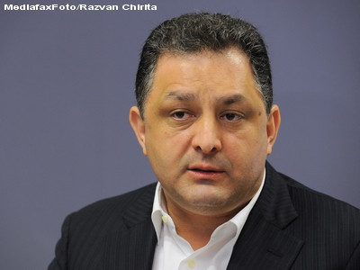 Crin Antonescu: "O singura solutie democratica, demisia presedintelui Basescu"