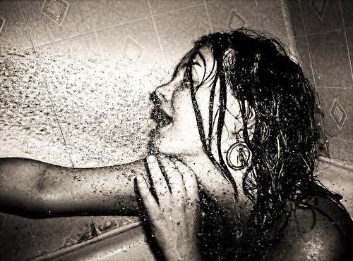 Ce Faci Cand Vine Cutremurul Si Te Prinde La Dus?