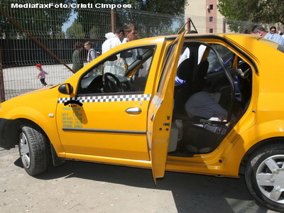 Graba strica treaba.Vezi unde a ajuns cu masina un taximetrist aradean care se grabea spre un client