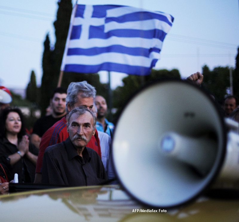 Atena: 10.000 de oameni protesteaza fata de disponibilizari si reducerile salariale