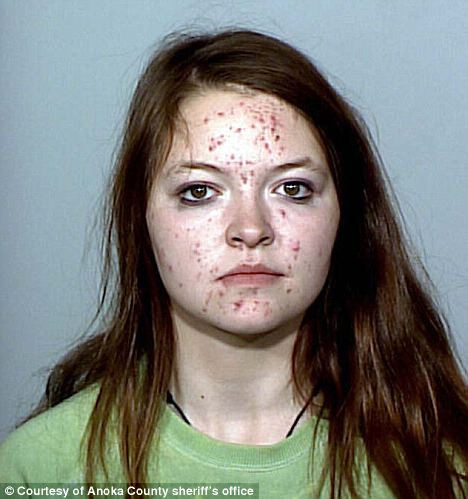 N-o sa-ti vina sa crezi motivul pentru care aceasta tanara si-a jefuit vecinul