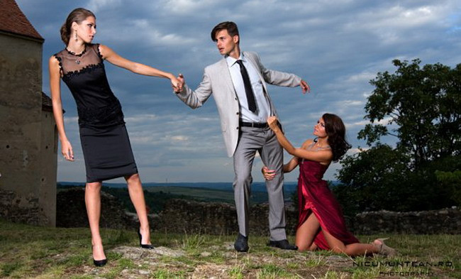 Zece semne ca iubitul tau inca se mai gandeste la fosta