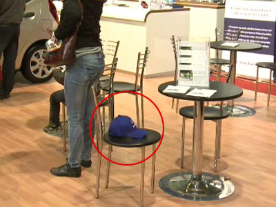 Experiment Stirile ProTV: Cat rezista o sapca la salonul auto de la Bucuresti fara sa fie furata