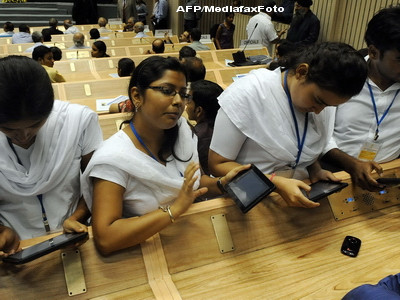 Elevii unei scoli din California nu mai invata dupa manual, ci dupa tableta