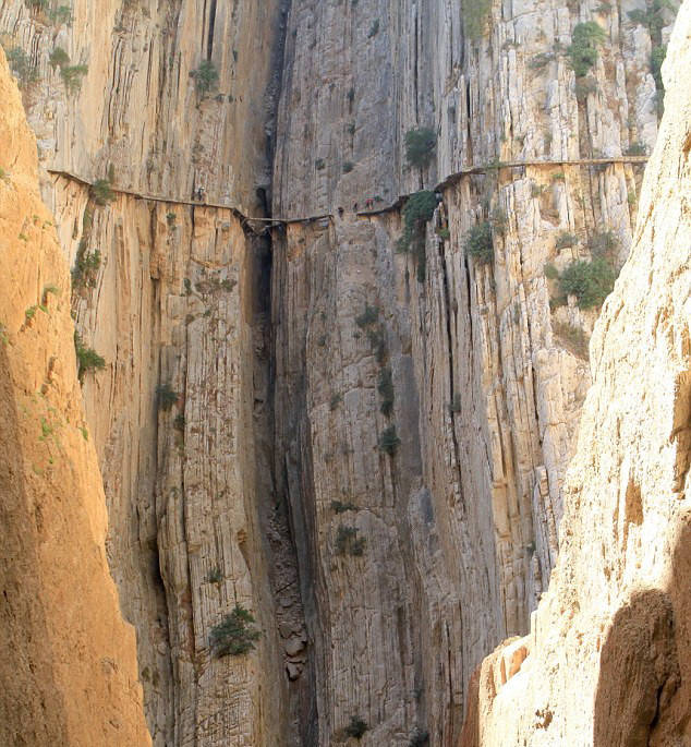 Te trec fiorii. Uite cum arata unul din cele mai periculoase locuri din lume. VIDEO