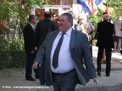 Unui senator al puterii ii place "la Butoane". Cum explica Cezar Magureanu prietenia cu un interlop