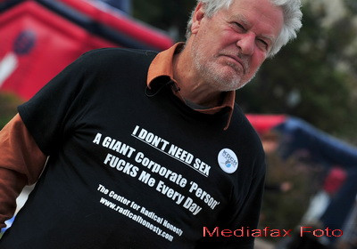 "I don't need sex. A giant corporate person f**ks me every day". Miscarea contra bancherilor. FOTO