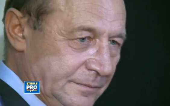 VIDEO. Traian Basescu, cu ochii in lacrimi, atunci cand i-a adus un ultim omagiu lui Ion Diaconesu