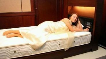 3.000 de dolari/luna daca dormi la locul de munca. Unde gasesti un asemenea job