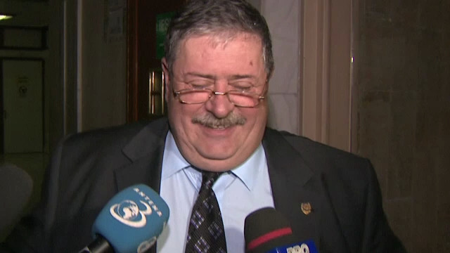 Creditul fiicei, girat de Butoane, l-a "ingenuncheat" pe senatorul Magureanu. S-a internat in spital