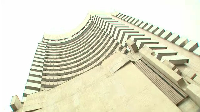 Un barbat a murit pe loc, dupa ce a cazut de la etajul XVII al Hotelului Intercontinental