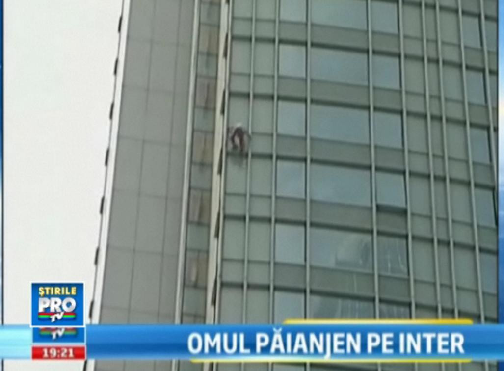 Spiderman al Frantei a escaladat Intercontinentalul cu mainile goale
