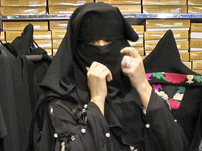 Un emirat la picioarele ei