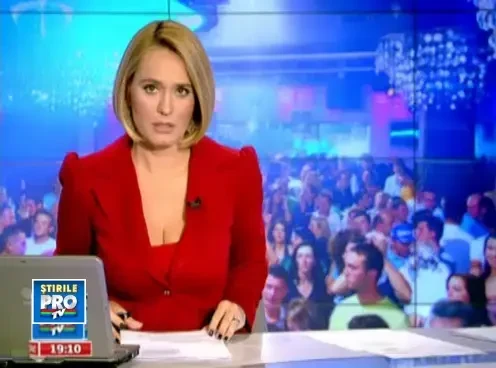 bataie intre manelisti, surprinsa de camerele de supraveghere. Scaune, mese si cutite dezlantuite