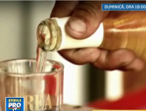 Romania, te iubesc: Boli la pahar. Cum ajunge alcoolul industrial in ficatul romanilor