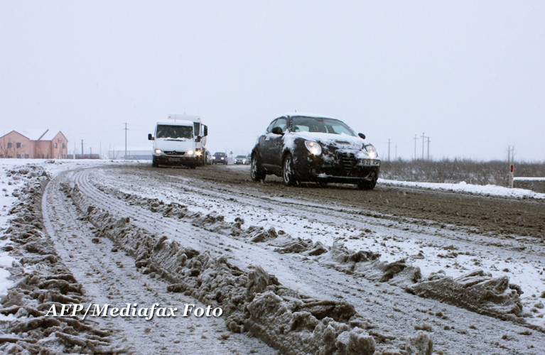 Prima zapada peste Romania. Cum a nins la munte si care sunt drumurile cu zapada