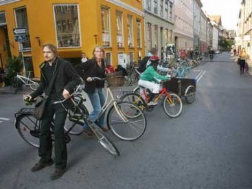 Cei mai fericiti locuitori din lume. In ce tara se lucreaza cel mai putin si cat muncesc romanii