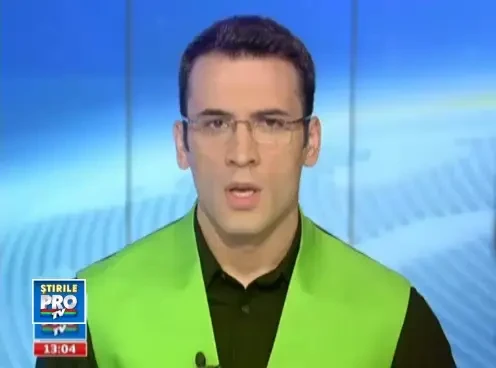 Marea Neagra fiebe: valuri de 8 m si rafale de vant ce rup copacii din loc. IMAGINI SPECTACULOASE