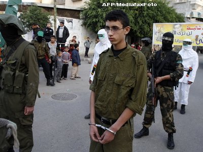 Fortele Hamas sarbatoresc captivitatea soldatului israelian Gilad Shalit