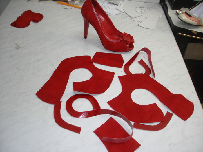 "Croit pe masura ta". Afaceri profitabile din pantofi si haine realizate la comanda FOTO