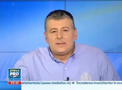 Un electrician din China sfideaza gravitatia si mai ales zecile de mii de volti