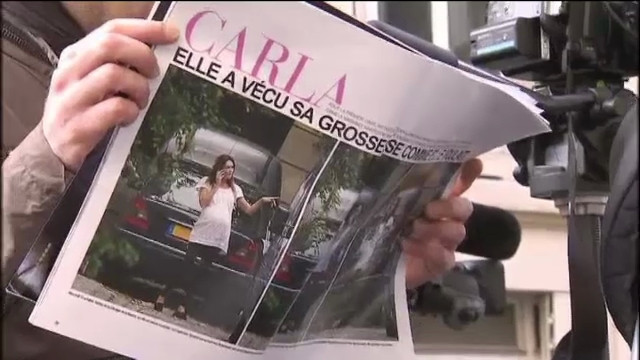 Carla Bruni-Sarkozy a nascut o fetita, desi socrul ei anuntase ca va aduce pe lume un baiat