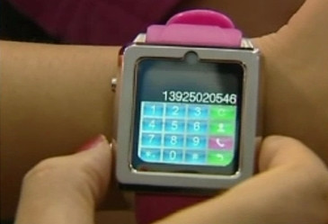 Telefonul care arata ca un ceas, dar are internet, camera foto HD si GPS. Vezi cat costa