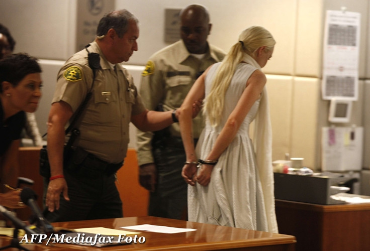 Lindsay Lohan, in catuse. FOTO. Vedeta nu a vrut sa munceasca la morga si a ajuns dupa gratii