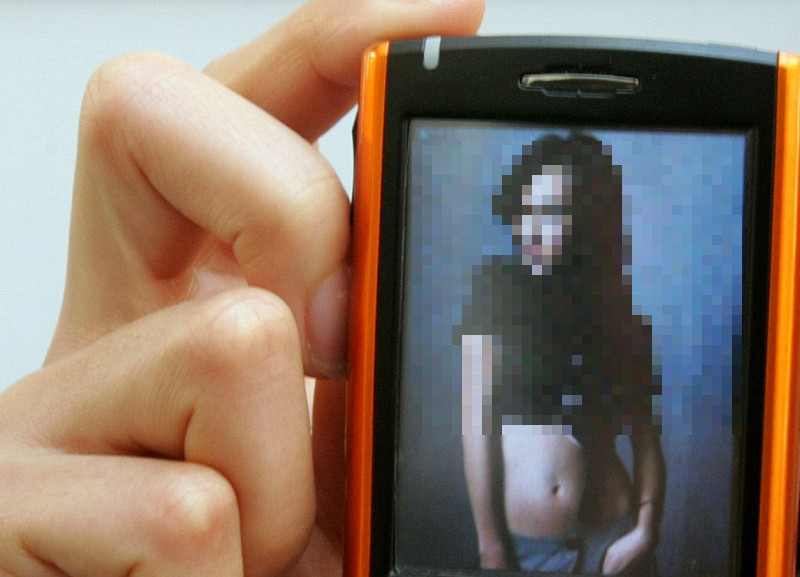 VIDEO. O fetita de 6 ani nu va uita niciodata ce a obligat-o mama ei sa filmeze, in dormitor