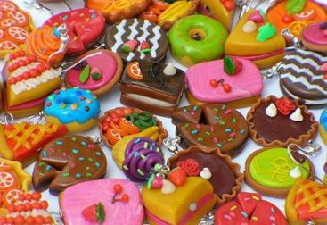 7 paradoxuri pe timp de criza. De ce cresc vanzarile de dulciuri si produse de lux