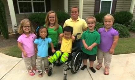 "Noi suntem cei 7 pitici". Familia de basm care are puterea sa rada in fata destinului