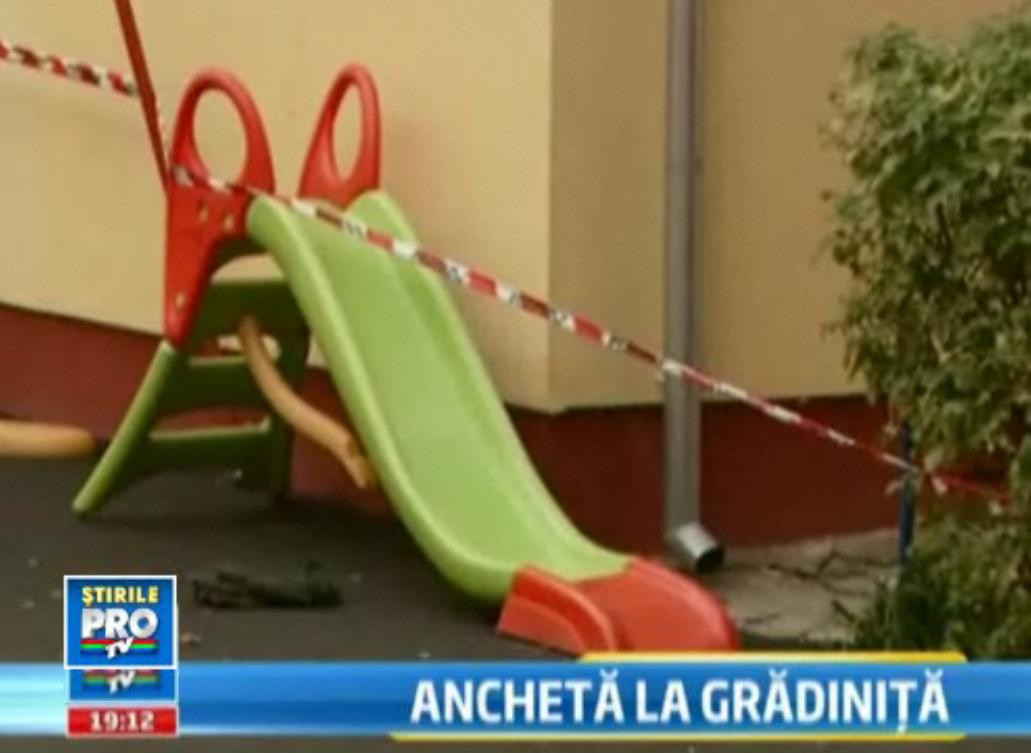 Baietelul care a cazut pe geamul de la gradinita a iesit din coma si a inceput sa comunice