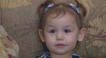 Gestul cu care o fetita de DOI ani si-a salvat mama de la moarte