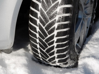 Zeci de soferi au ramas fara taloanele auto pentru ca masinile lor nu aveau cauciucuri de iarna