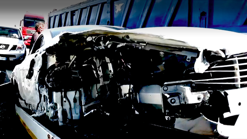 Cel mai prost sofer cu bani. Isi face praf Aston Martin-ul de 210.000 de dolari, intr-o curba banala