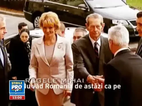 Regele Mihai, aplaudat minute in sir in Parlamentul Romaniei. 250 de invitati au asistat la discurs