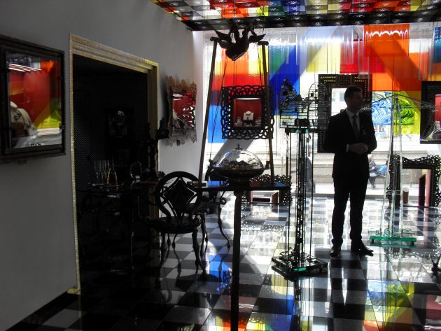 Un roman prezinta o colectie de bijuterii de 3 mil. euro in cel mai frumos magazin din lume FOTO