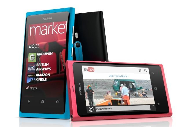 iLikeIT: Nokia Lumia 800, lansat oficial in Romania. Smartphone-ul finlandezilor ieftineste iPhone 4