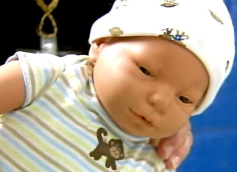 VIDEO. Cum a salvat aceasta papusa de la moarte o intreaga familie