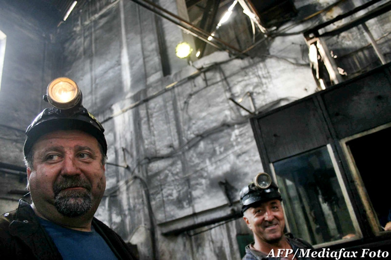 BM: Un angajat roman la o companie de stat "produce" anual o gaura de 12 salarii medii pe economie