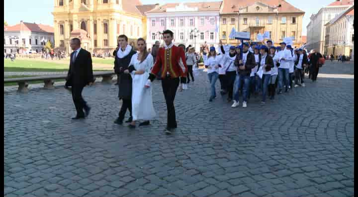 “Parada liceelor” in Timisoara. 400 de elevi au pus stapanire pe centrul orasului VIDEO