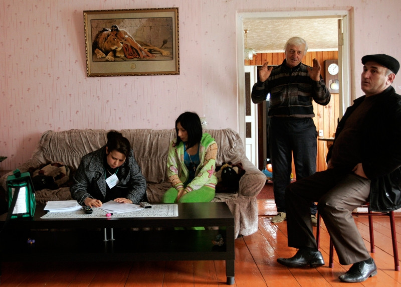 Un recenzor de cosmar: "Imi place aici la voi". Ce a urmat nici nu iti poti inchipui